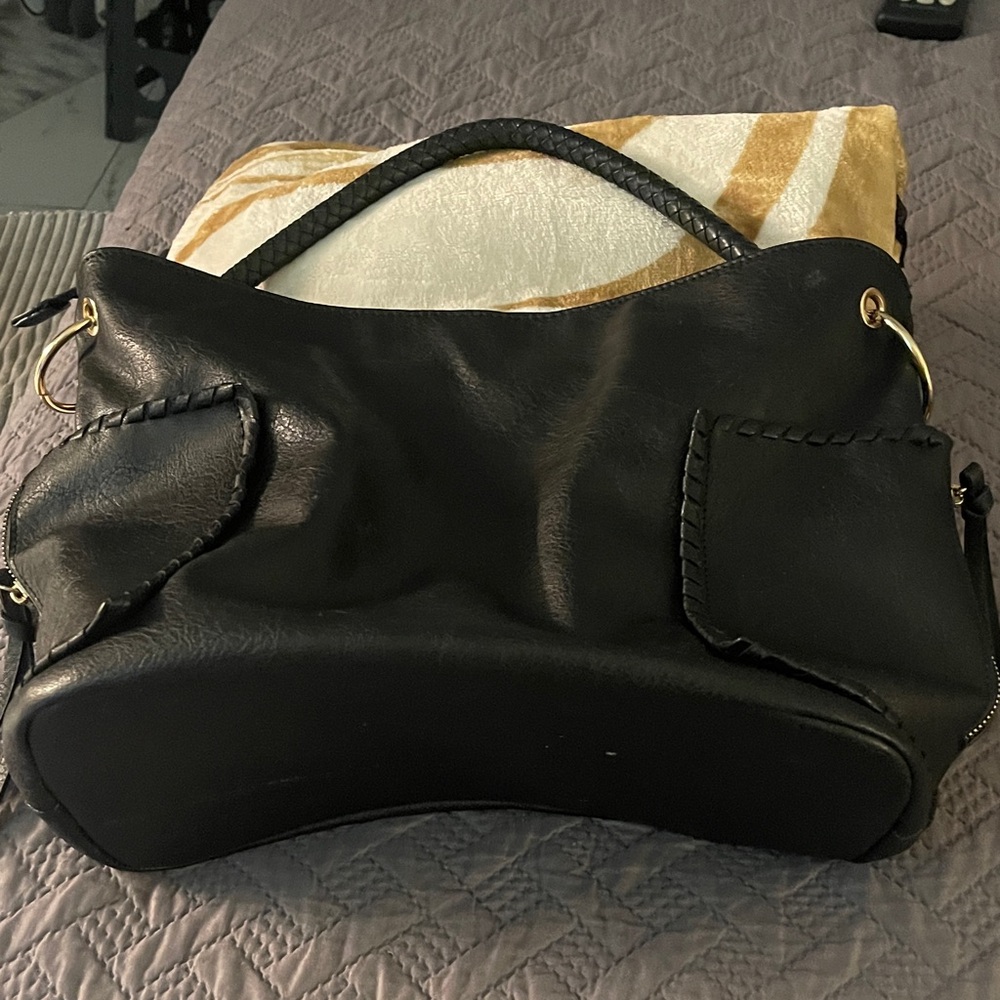 Chic Black Leather Shoulder Bag